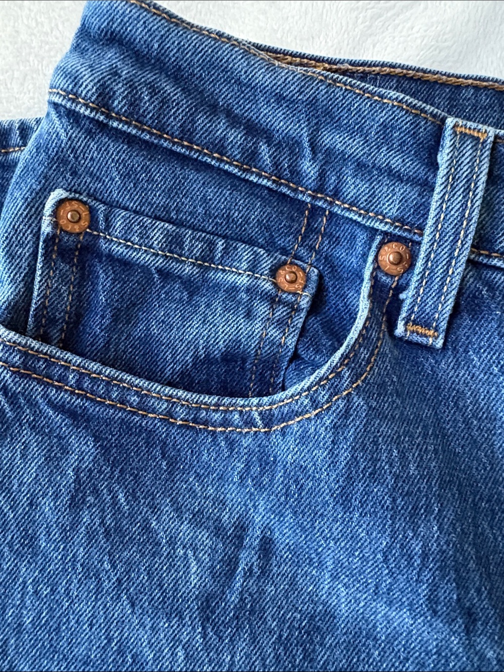 Levi's Women's 501 Original Fit Button Fly Med Wash Blue Denim Jeans W29/L32 - Picture 5 of 12